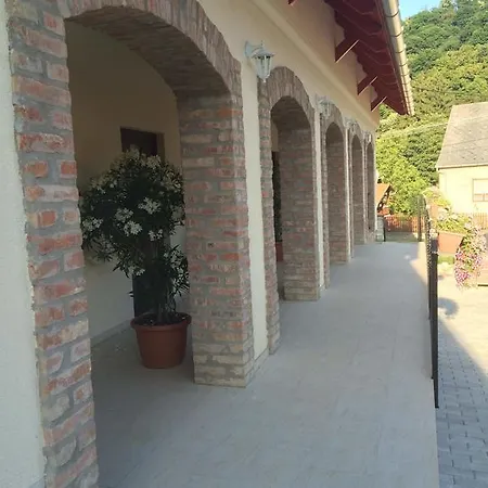 Konukevi Csipke Lovaspanzio